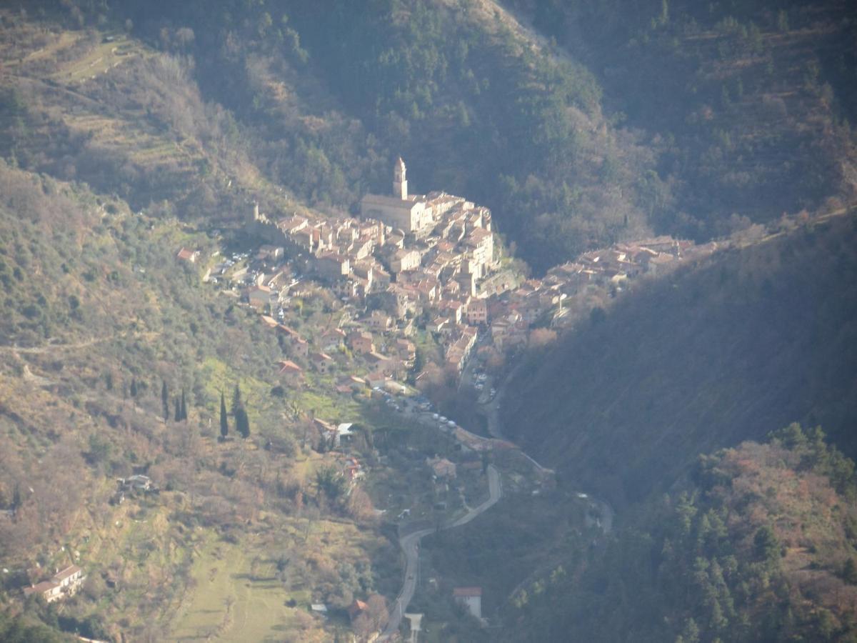 Gite Des Remparts Apartment Luceram Bagian luar foto