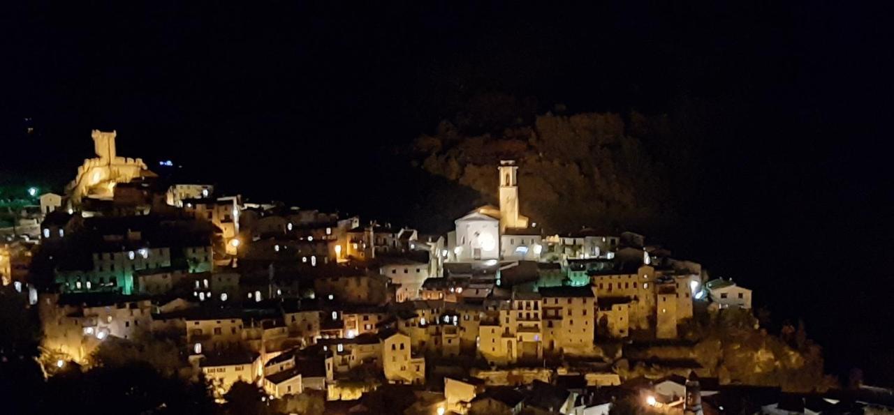 Gite Des Remparts Luceram Bagian luar foto